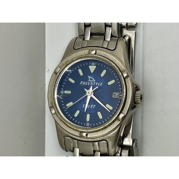 Shark Freestyle Silver Tone Quartz Analog Women's Watch Sz. 6 1/2" New Battery - Picture 1 of 6